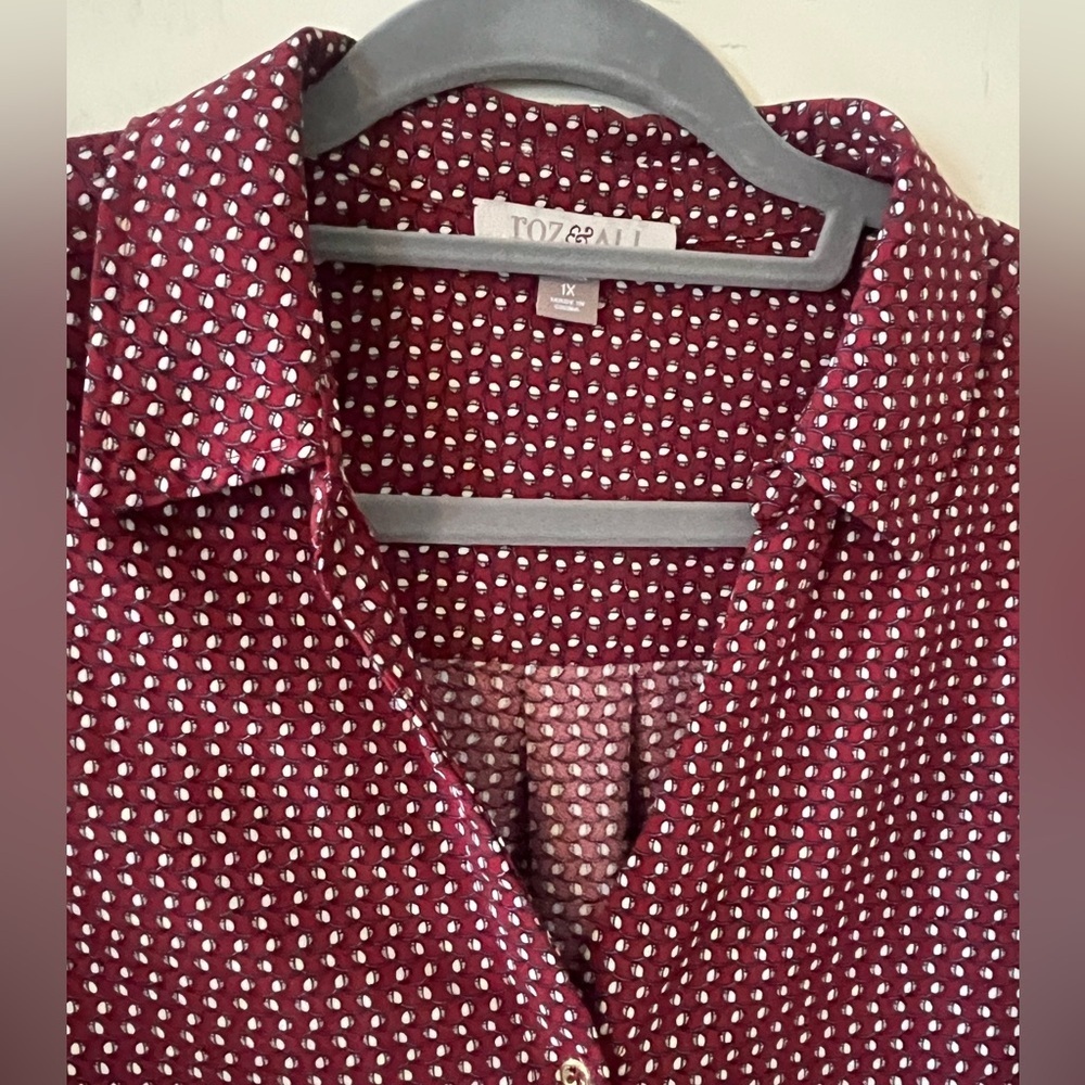 Roz & Ali Burgundy Button-Up Blouse with Gold Button Detail Women’s Size 1X - Picture 5 of 16